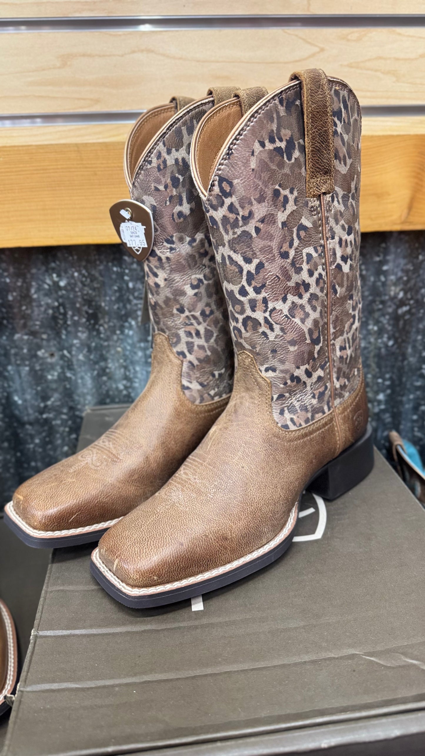 Ariat Women’s Round Up Wide Square Toe Western Boot - 10040363