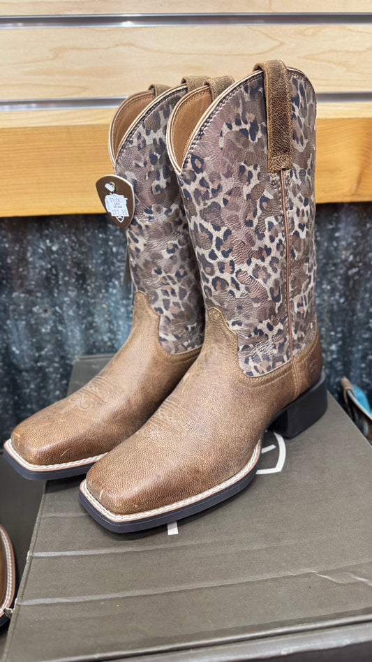 Ariat Women’s Round Up Wide Square Toe Western Boot - 10040363