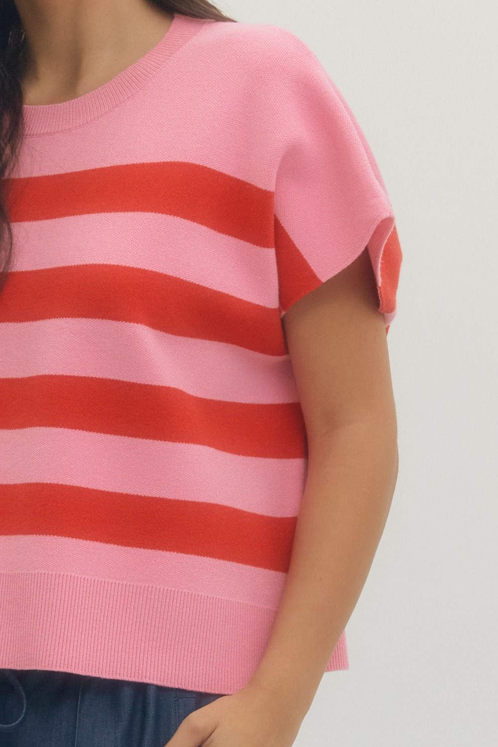 Short sleeved pink and red knit top