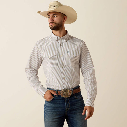 Pearl snap-front closure for a distinctive Western touch