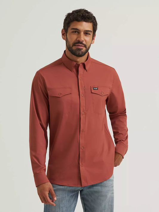 A hidden snap‑down collar stays neatly in place, while two chest flap pockets 