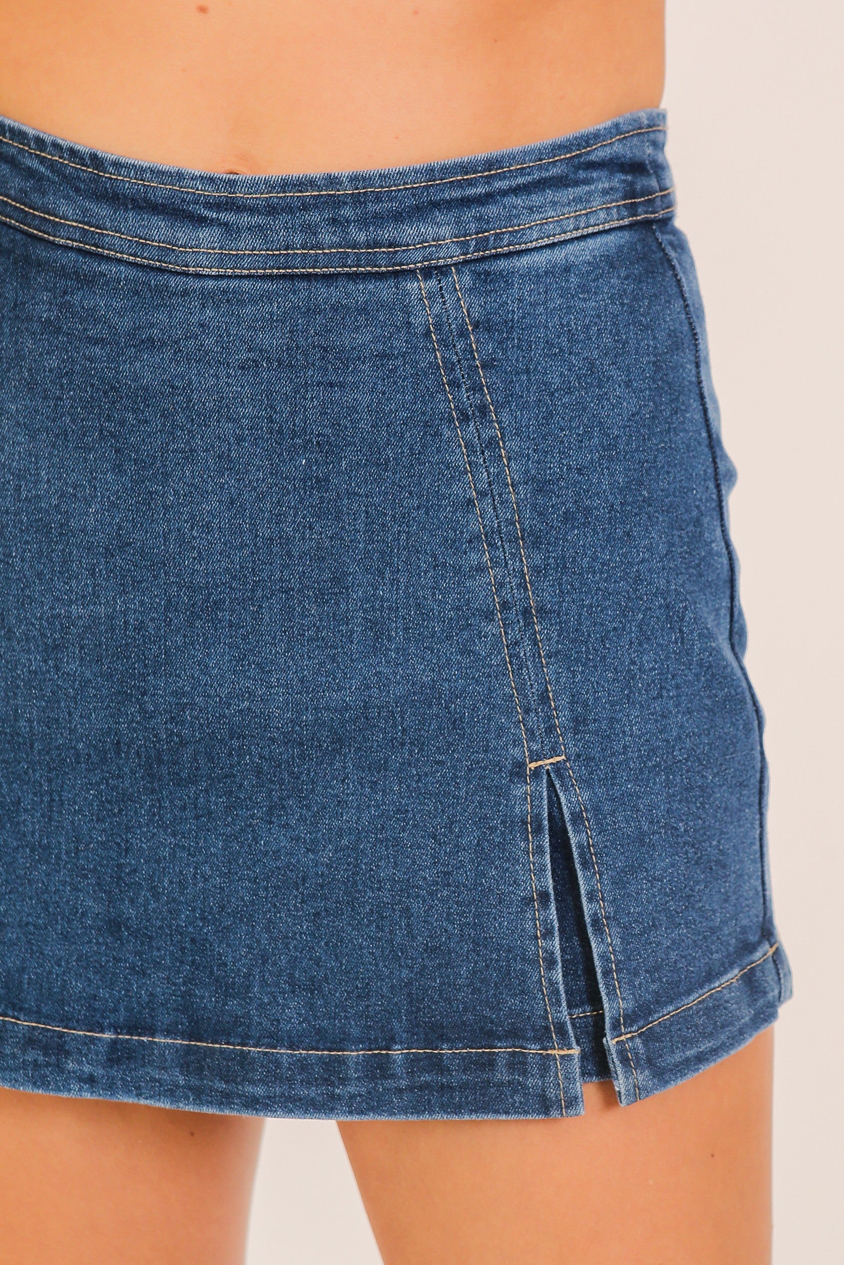 high-waisted, stretchy denim skort featuring a trendy front side slit 