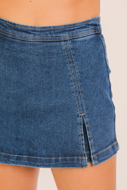 high-waisted, stretchy denim skort featuring a trendy front side slit 