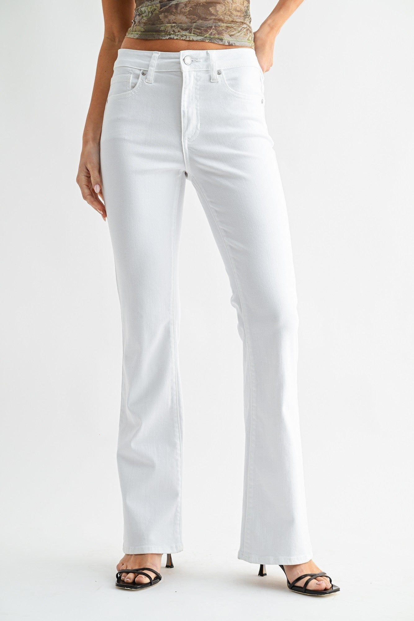 white denim, these jeans feature a flattering mid-rise waist and a sleek,