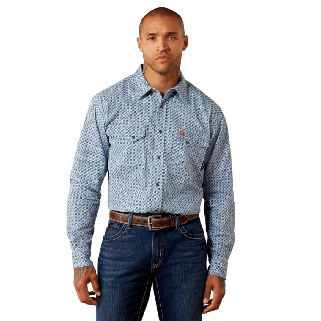 Snap-front closure.
Adjustable cuffs.
Snap chest pockets.