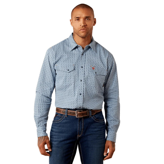 Snap-front closure.
Adjustable cuffs.
Snap chest pockets.