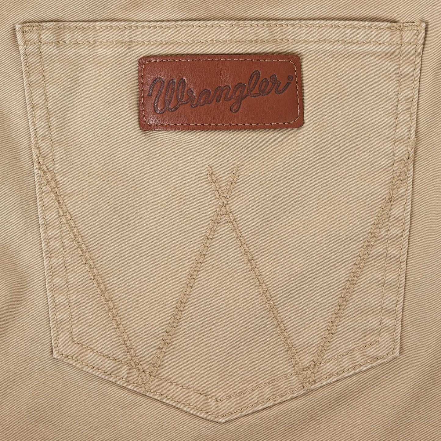 Wrangler Retro® Slim Straight Jean Fawn