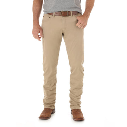 Wrangler Retro® Slim Straight Jean Fawn
