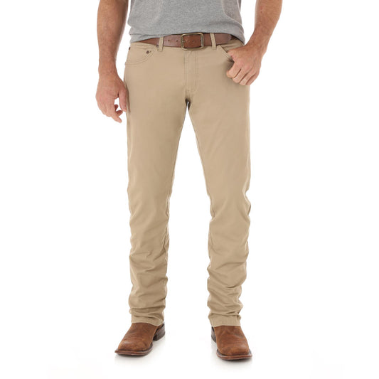 Wrangler Retro® Slim Straight Jean Fawn
