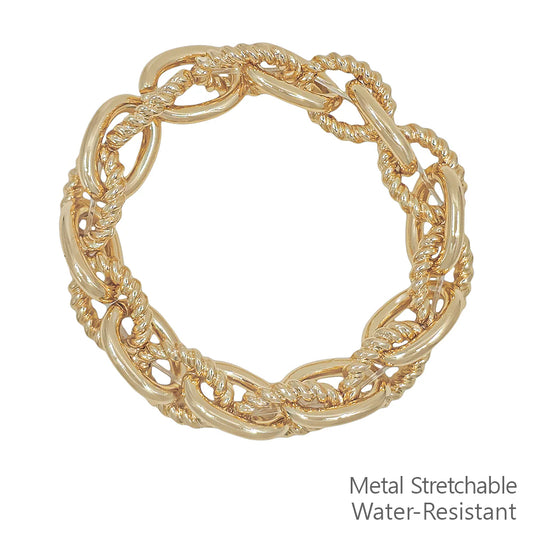 Gold chain bracelet on a white background with text indicating features.