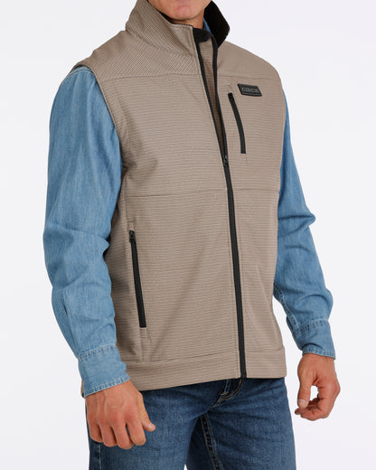 Upgrade your cowboy style with the Men's Concealed Carry Bonded Vest. Made of textured and bonded poly-spandex,
