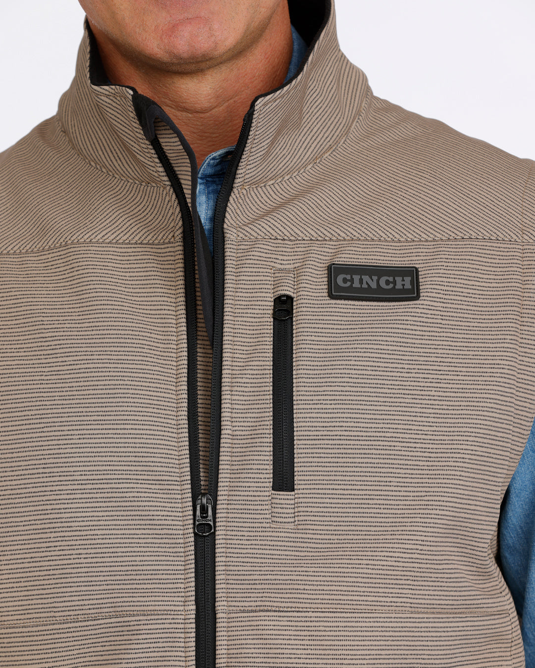 Upgrade your cowboy style with the Men's Concealed Carry Bonded Vest. Made of textured and bonded poly-spandex,