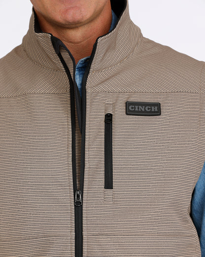 Upgrade your cowboy style with the Men's Concealed Carry Bonded Vest. Made of textured and bonded poly-spandex,