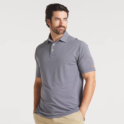 Man wearing short-sleeve gray polo shirt and khaki pants, casual men's outfit