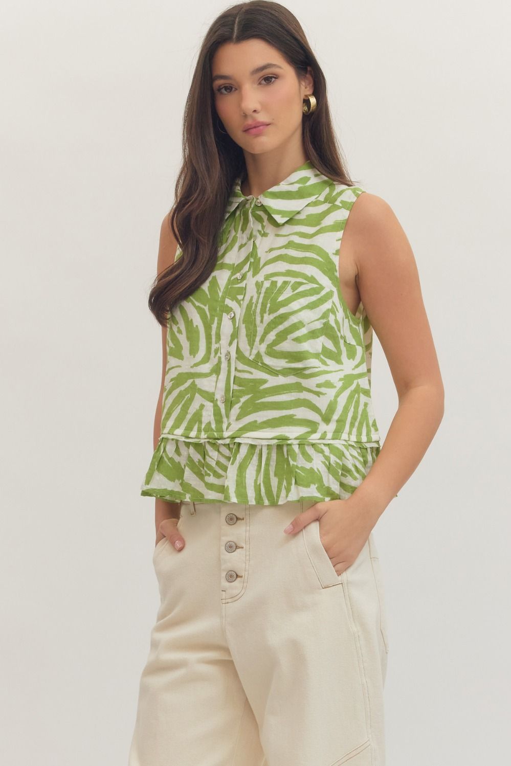 print sleeveless top featuring ruffle hem