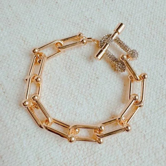 GOLD PAVE U CHAIN TOGGLE